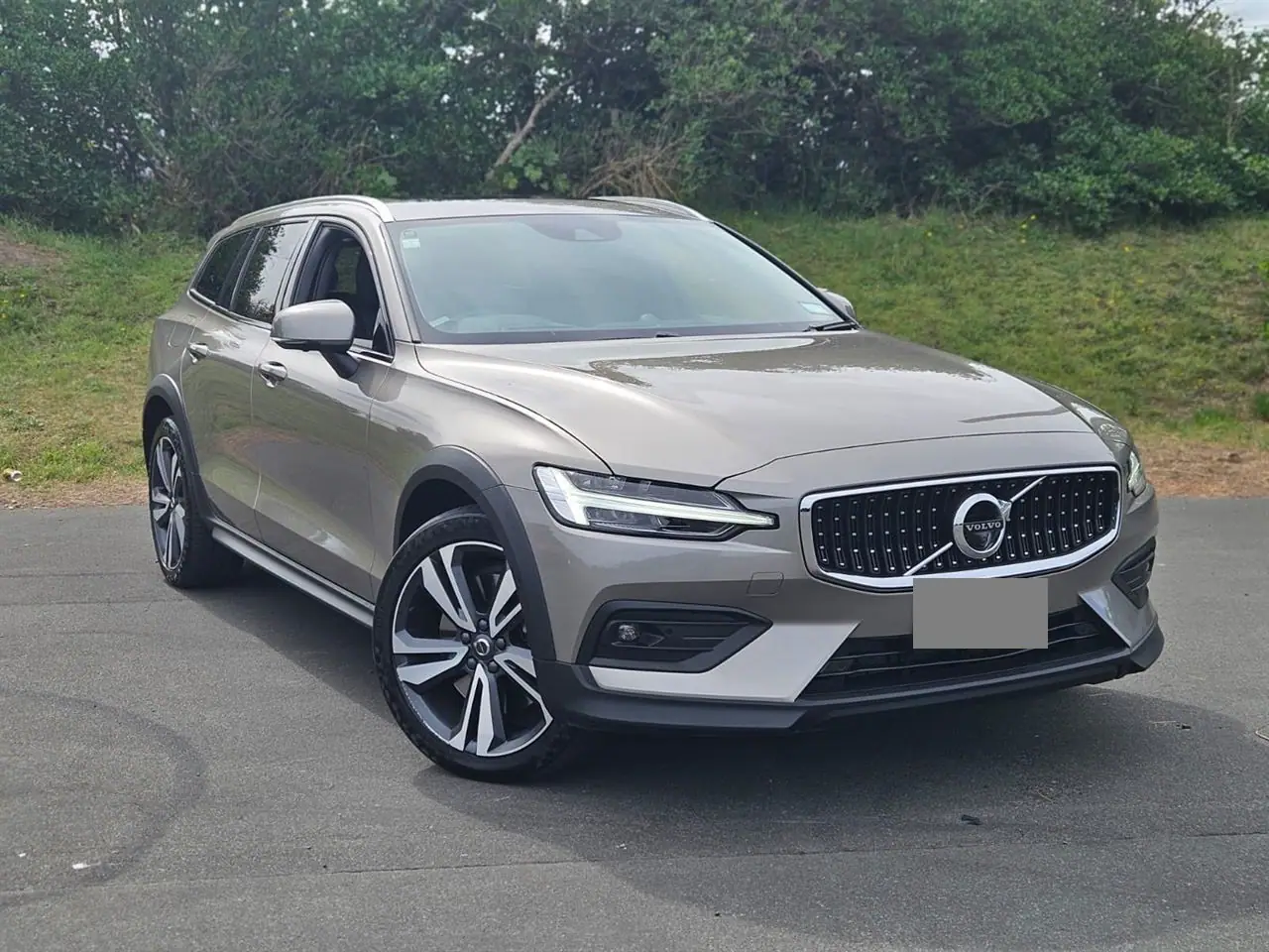 2022 Volvo V60 B5 for Sale in Kenya by Best Cars for Sale in Kenya Ltd.