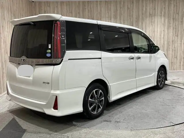 2018 Toyota Noah SI WxB for Sale in Kenya by Best Cars for Sale in Kenya Ltd.