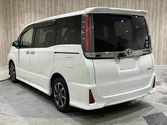 2018 Toyota Noah SI WxB for Sale in Kenya by Best Cars for Sale in Kenya Ltd.