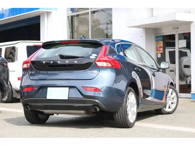 2020 Volvo V40 T3 for Sale in Kenya by Best Cars for Sale in Kenya Ltd.