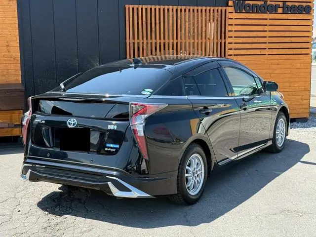 2018 Toyota Prius S for Sale in Kenya by Best Cars for Sale in Kenya Ltd.
