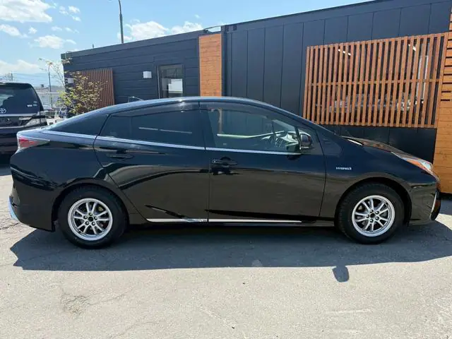 2018 Toyota Prius S for Sale in Kenya by Best Cars for Sale in Kenya Ltd.