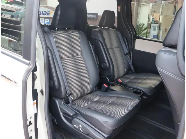 2019 Toyota Noah SI WxB II for Sale in Kenya by Best Cars for Sale in Kenya Ltd.