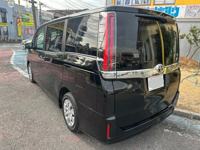 2018 Toyota Noah X for Sale in Kenya by Best Cars for Sale in Kenya Ltd.