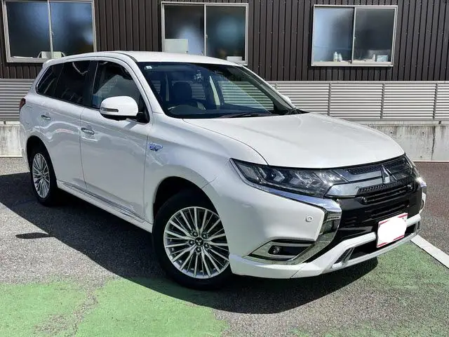 2019 Mitsubishi Outlander PHEV G for Sale in Kenya by Best Cars for Sale in Kenya Ltd.