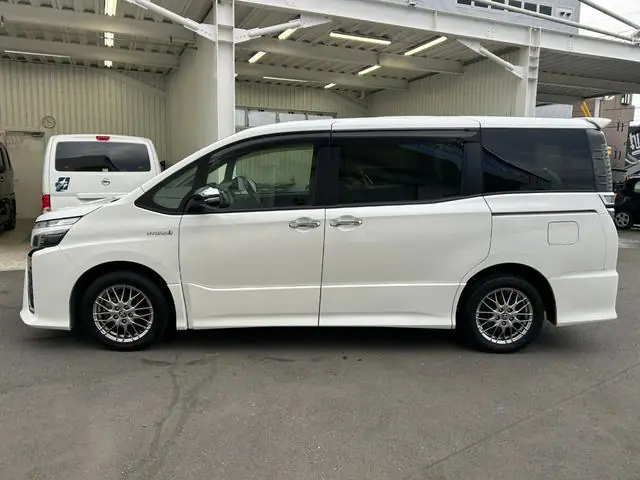 19 Toyota Voxy ZX Kirameki for Sale in Kenya by Best Cars for Sale in Kenya Ltd